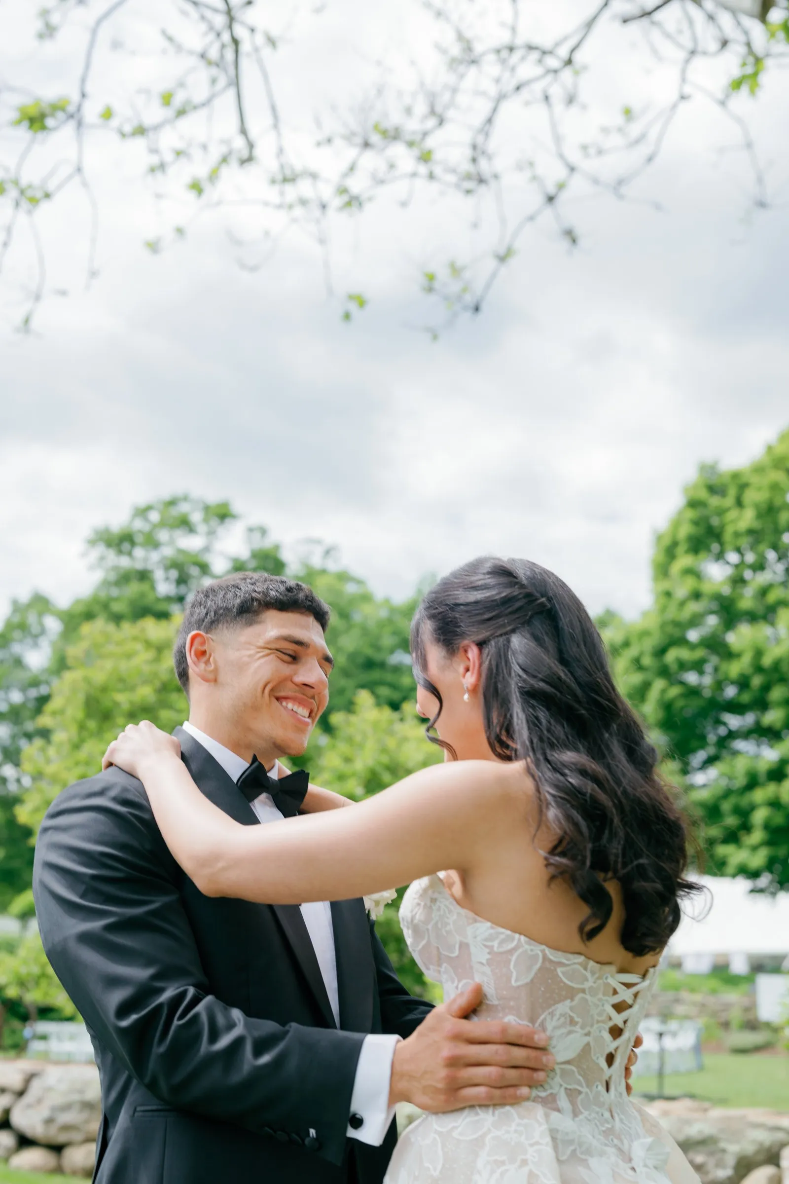 Kayla and Avery embracing at their first look