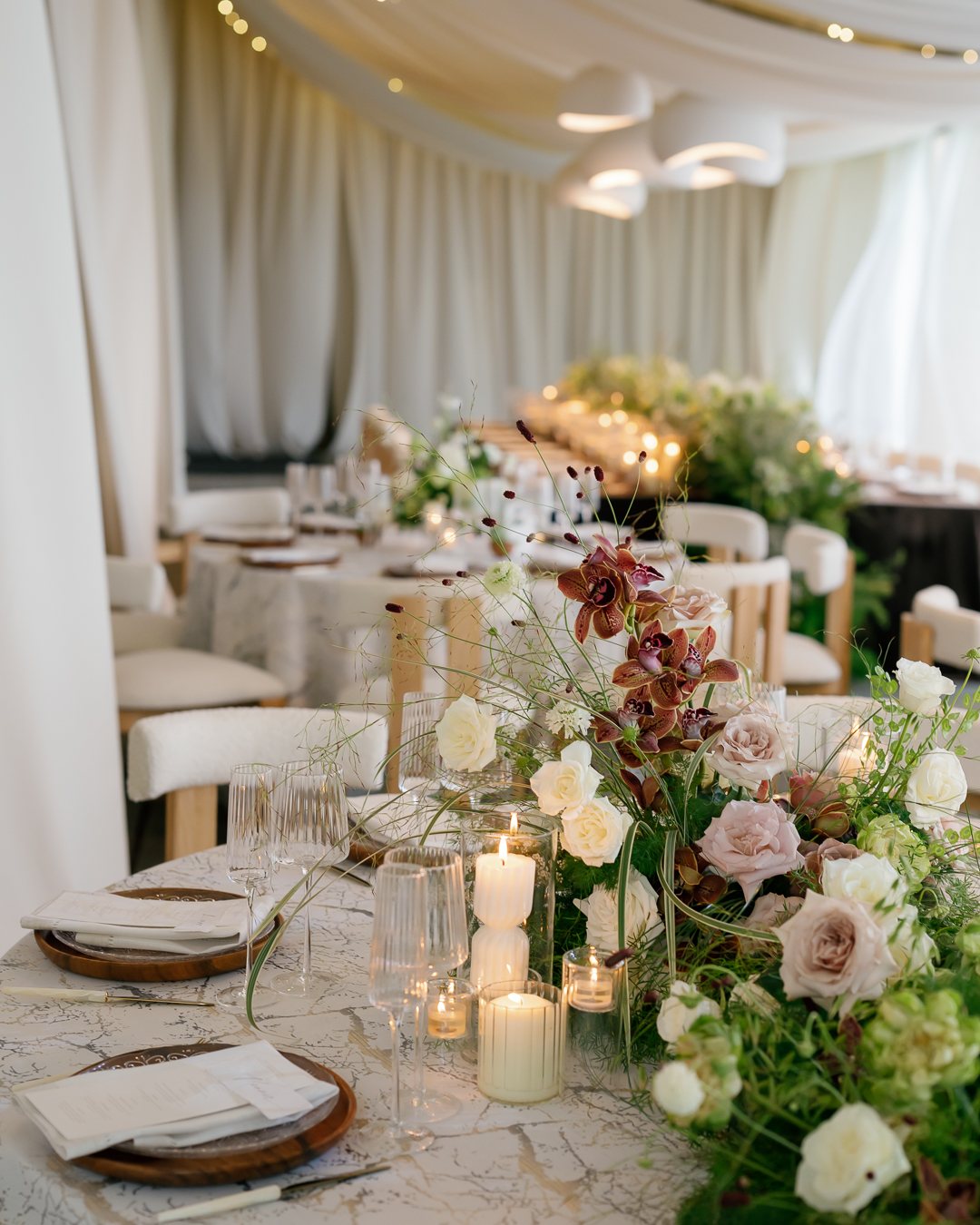 Candles and blooms along the tent table. Photographed by Shukhrat Kamalov.